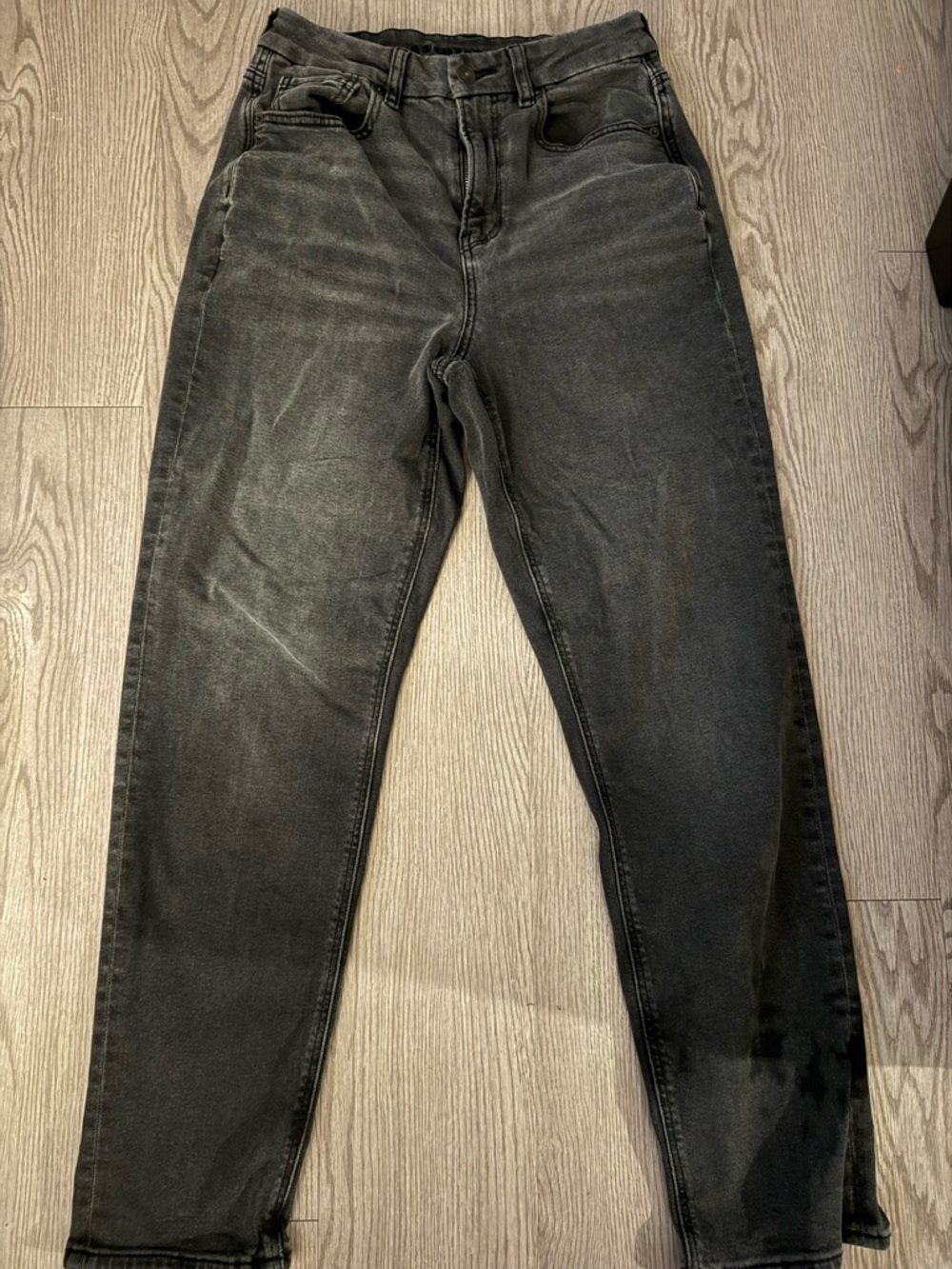 American Eagle Outfitters Women's curvy mom jeans Black Washed Jeans